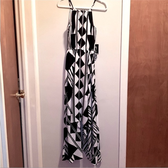 Black and White Geo Print Handkerchief Hem Maxi Dress Express Size Medium - Picture 5 of 16